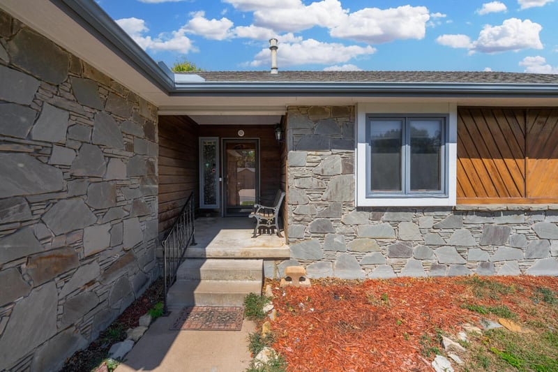1436 E James St, Derby, KS 67037