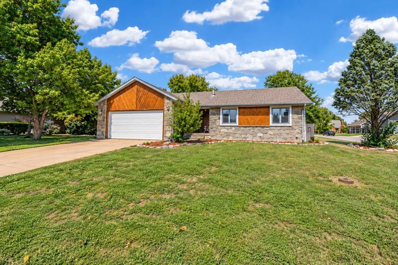 1436 E James St, Derby, KS 67037