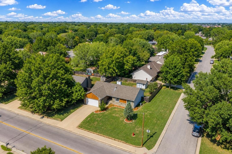 1436 E James St, Derby, KS 67037