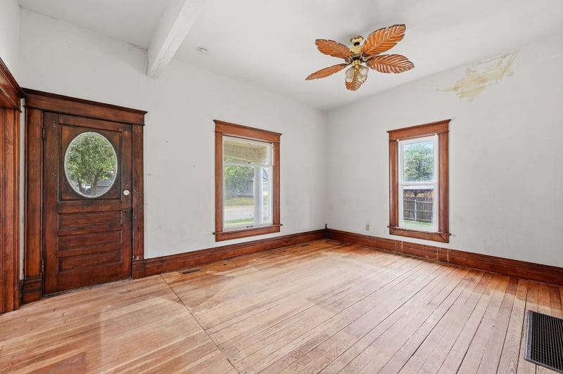 129 S Cranmer St, Conway Springs, KS 67031