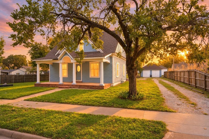 129 S Cranmer St, Conway Springs, KS 67031