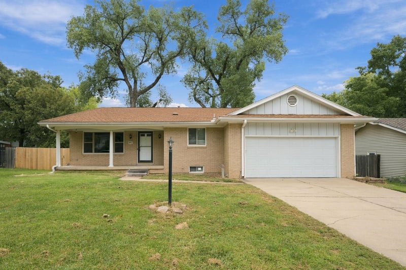 873 E Greenway, Derby, KS 67037
