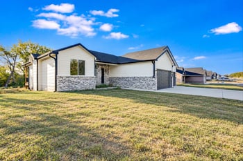 675 S Arbor Valley Way, Valley Center, KS 67147-1106