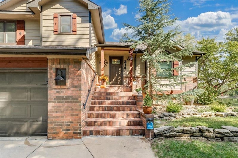 314 S Circle Lake Cir, Wichita, KS 67209