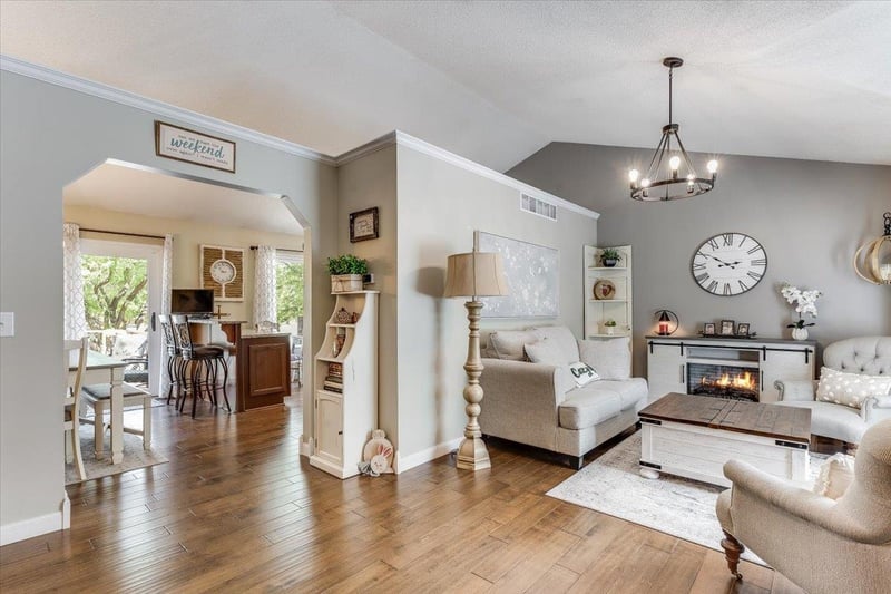 314 S Circle Lake Cir, Wichita, KS 67209