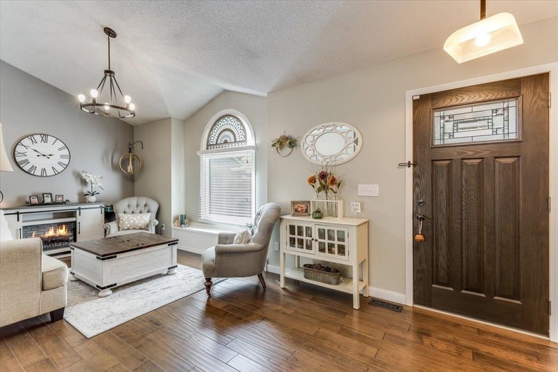 314 S Circle Lake Cir, Wichita, KS 67209