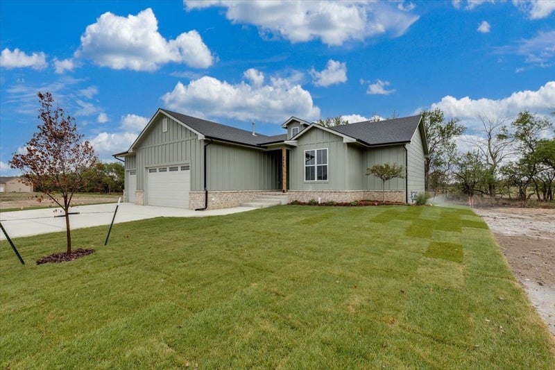 8989 E Bradford St, Wichita, KS 67210