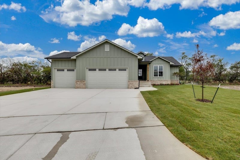 8989 E Bradford St, Wichita, KS 67210