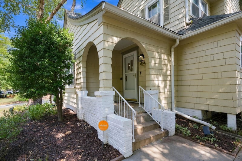 636 N Crestway St, Wichita, KS 67208