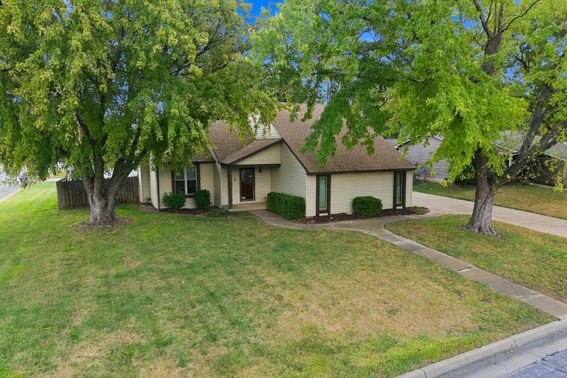626 N Parkridge St, Wichita, KS 67212
