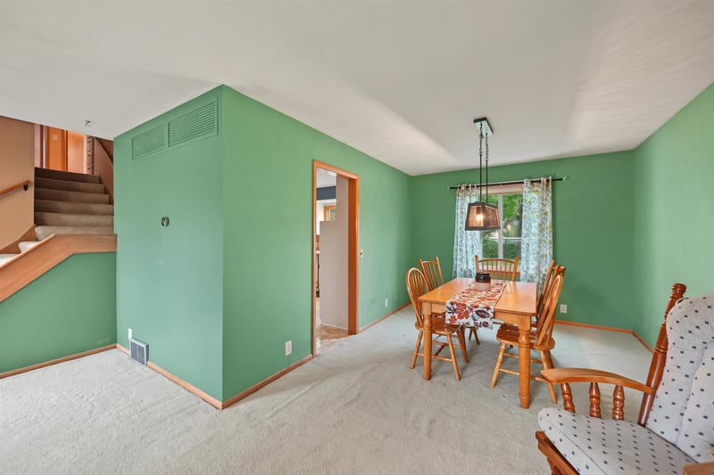 2076 Raymond Ave, Salina, KS 67401