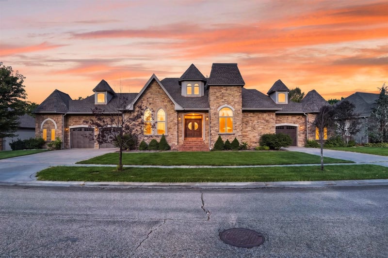 2319 N Rough Creek Rd, Derby, KS 67037