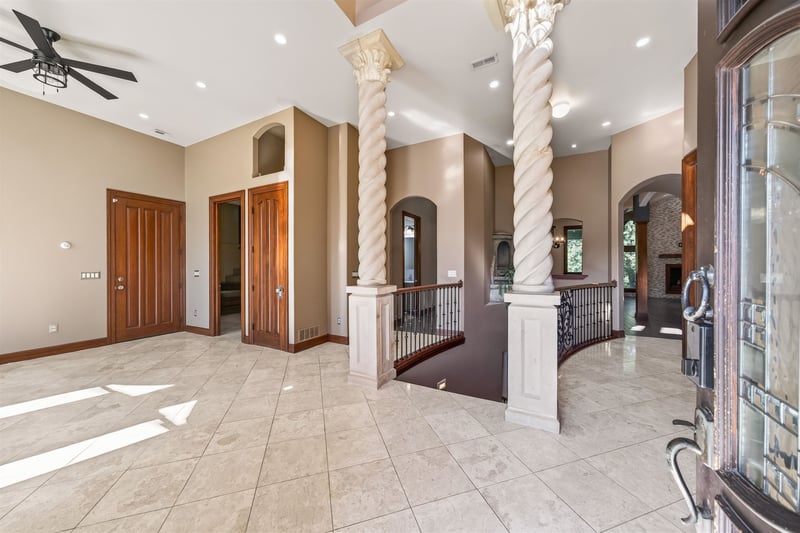 2319 N Rough Creek Rd, Derby, KS 67037
