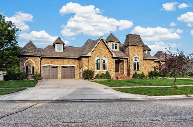 2319 N Rough Creek Rd, Derby, KS 67037