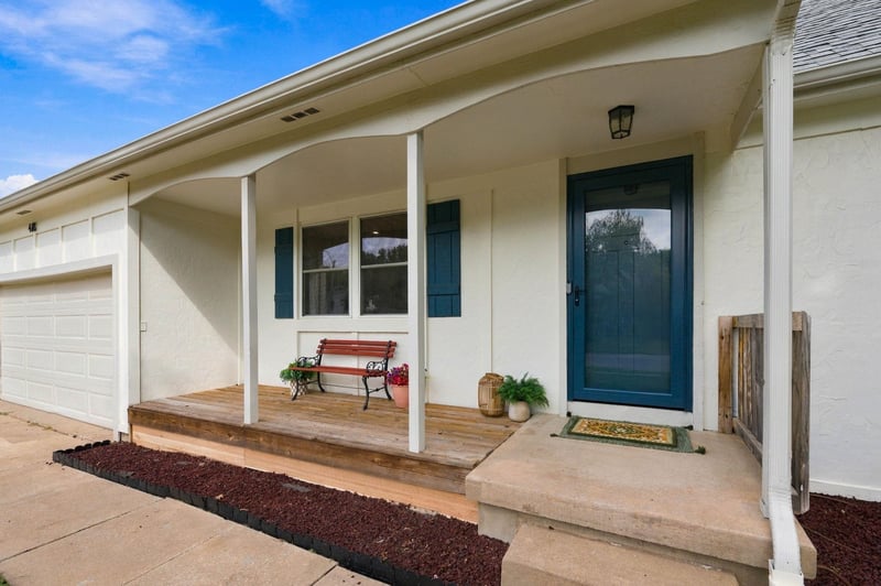 418 E Twisted Oak Rd, Derby, KS 67037
