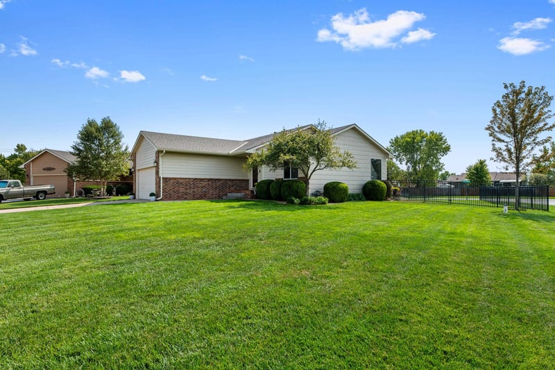 1902 N Nickelton Ct, Wichita, KS 67235
