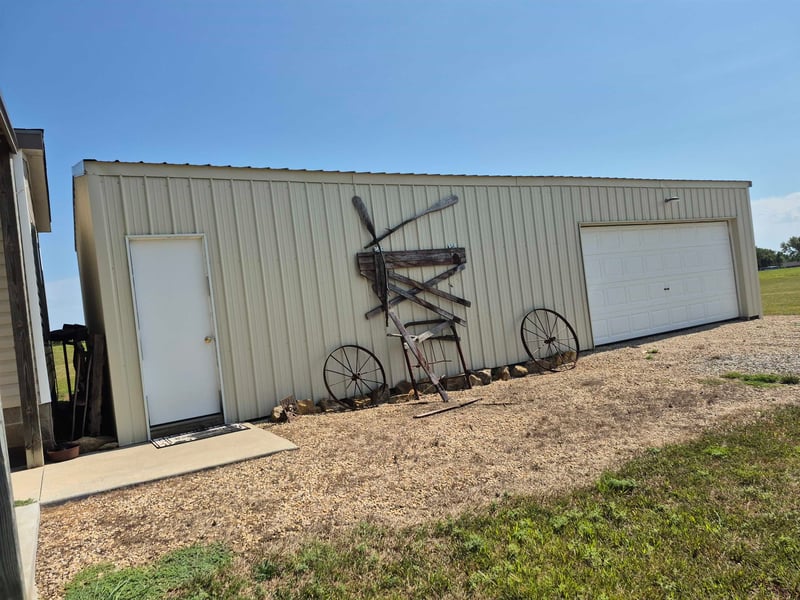 402 Eureka Lake, Eureka, KS 67045