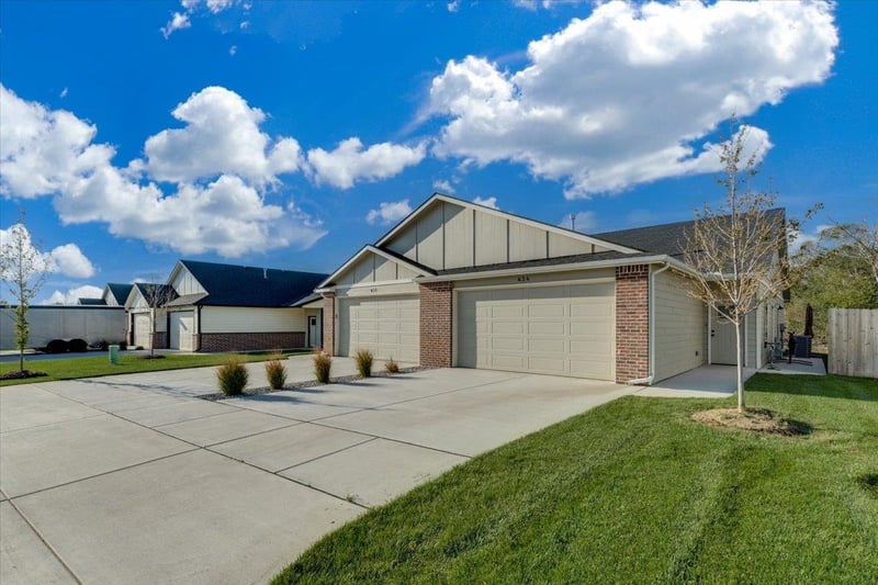 432 Briarbrook Ln #434 Briarbrook Ln, Park City, KS 67147