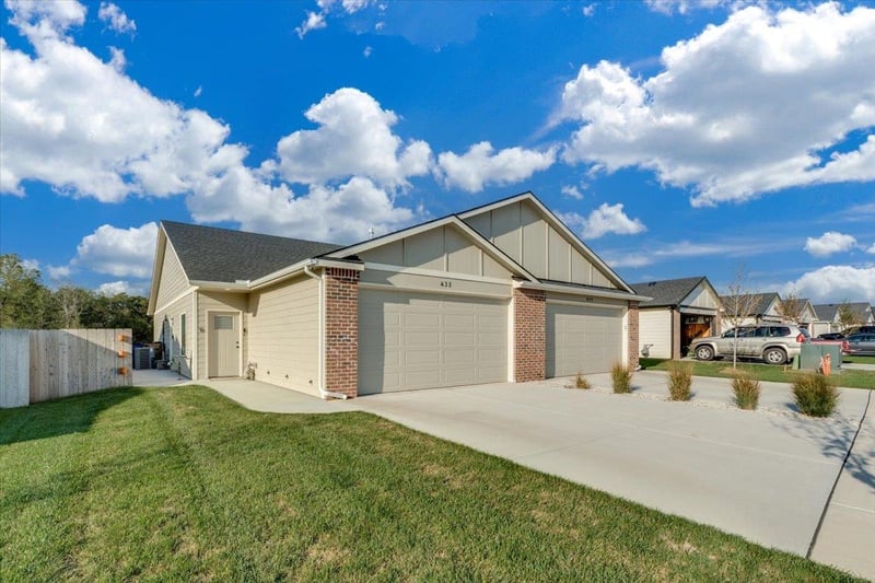 432 Briarbrook Ln #434 Briarbrook Ln, Park City, KS 67147