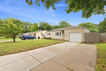 347 W 4th St, Haysville, KS 67060-1607