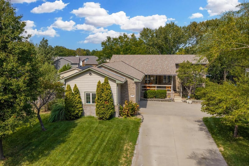 636 E Main St, Valley Center, KS 67147