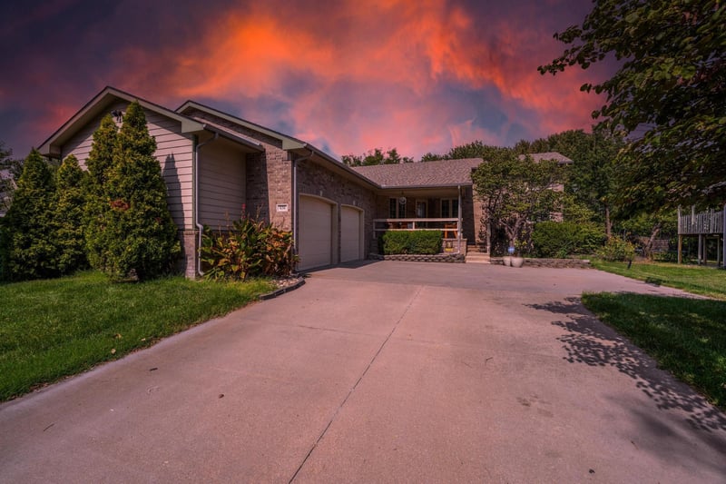 636 E Main St, Valley Center, KS 67147