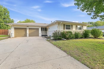 8038 E Watson Ln, Wichita, KS 67207
