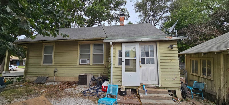 820 E 3rd Ave, Winfield, KS 67156