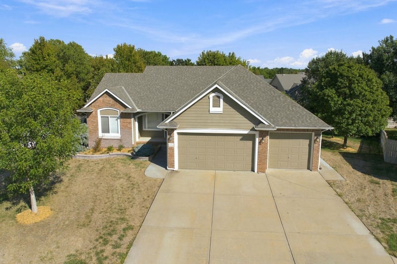 2213 E Myrtlewood Ct, Derby, KS 67037