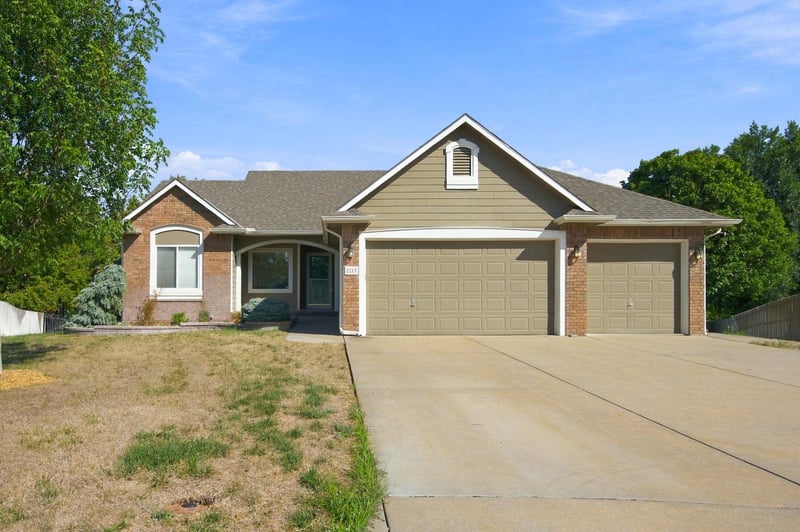2213 E Myrtlewood Ct, Derby, KS 67037
