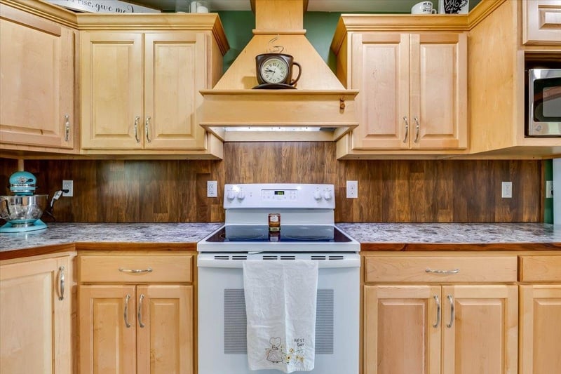 17490 SW Hillwood Rd, Rose Hill, KS 67133
