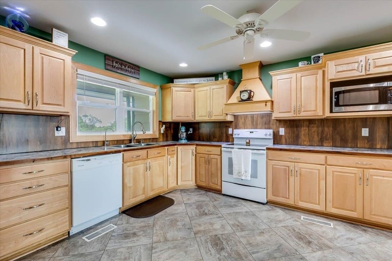 17490 SW Hillwood Rd, Rose Hill, KS 67133