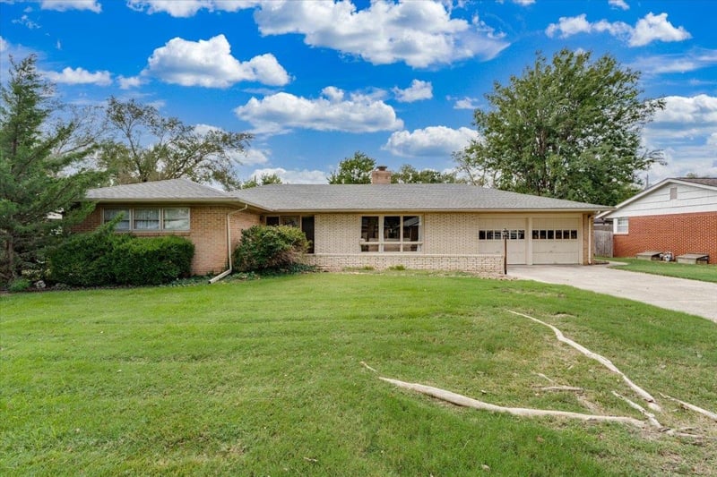 1617 W Womer Dr, Wichita, KS 67230-3