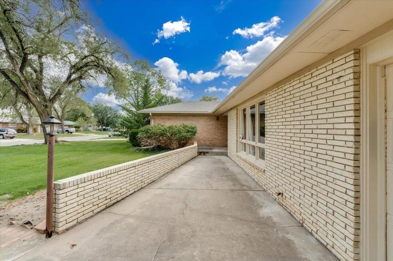 1617 W Womer Dr, Wichita, KS 67230-3