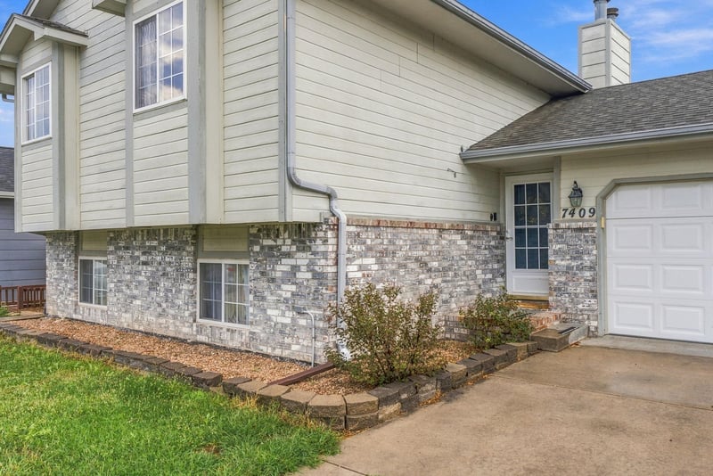 7409 E Brookview Cir, Wichita, KS 67226
