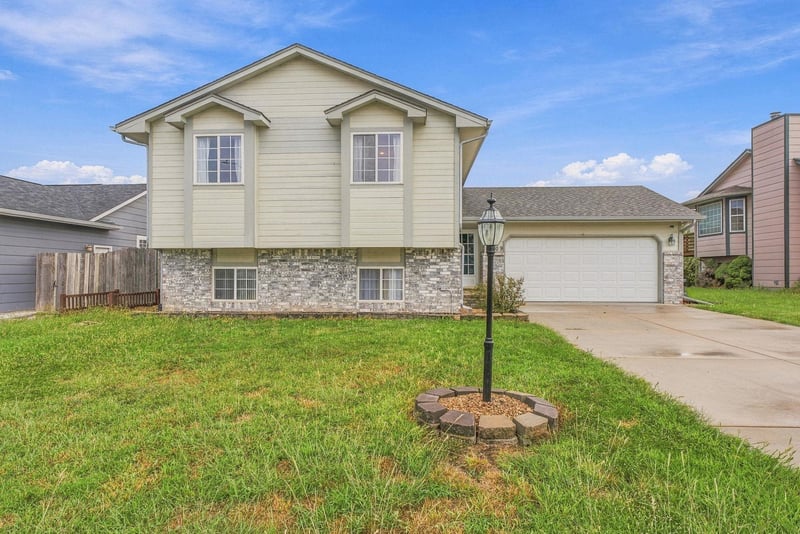 7409 E Brookview Cir, Wichita, KS 67226