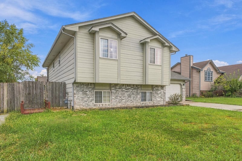 7409 E Brookview Cir, Wichita, KS 67226