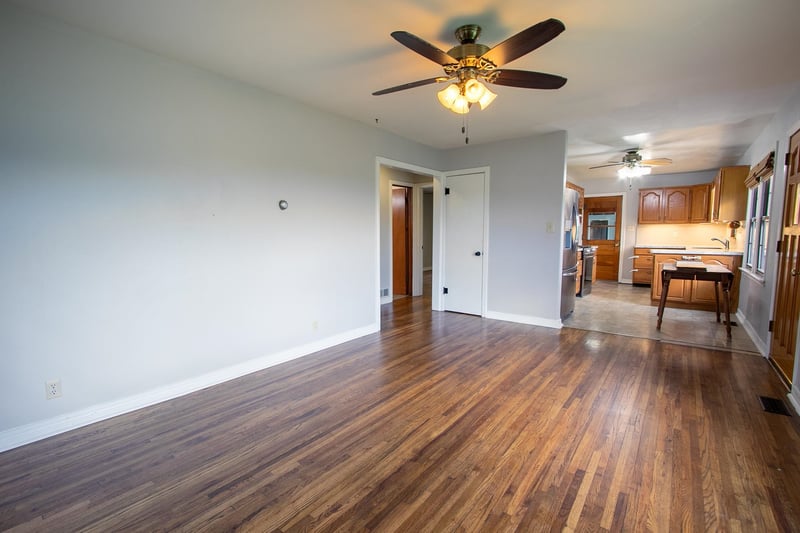 425 S Elm St, Whitewater, KS 67154