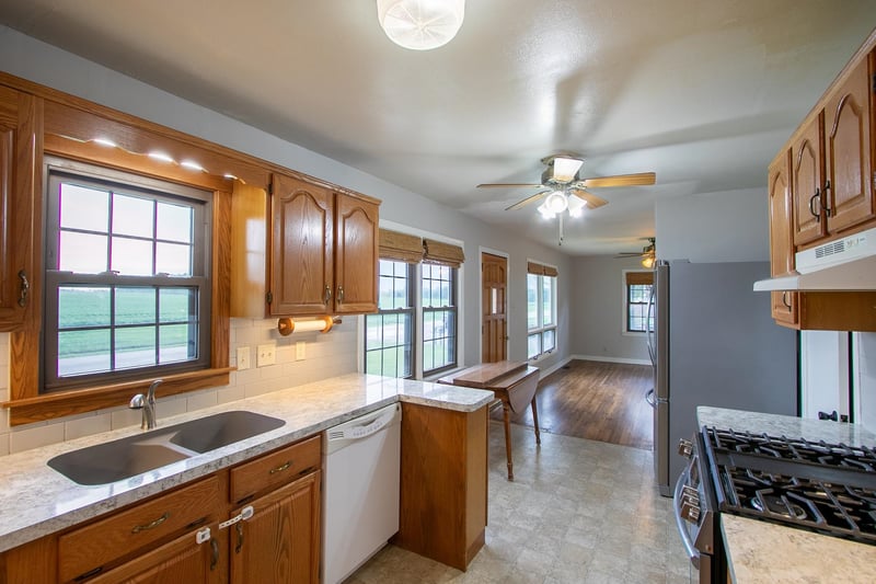 425 S Elm St, Whitewater, KS 67154