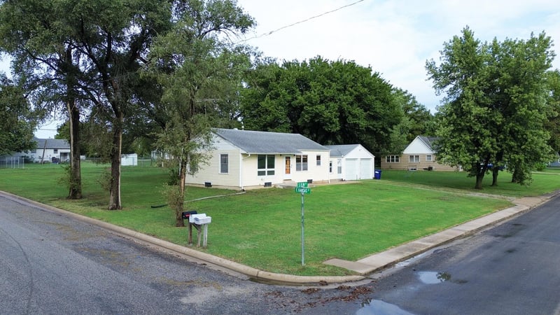 425 S Elm St, Whitewater, KS 67154