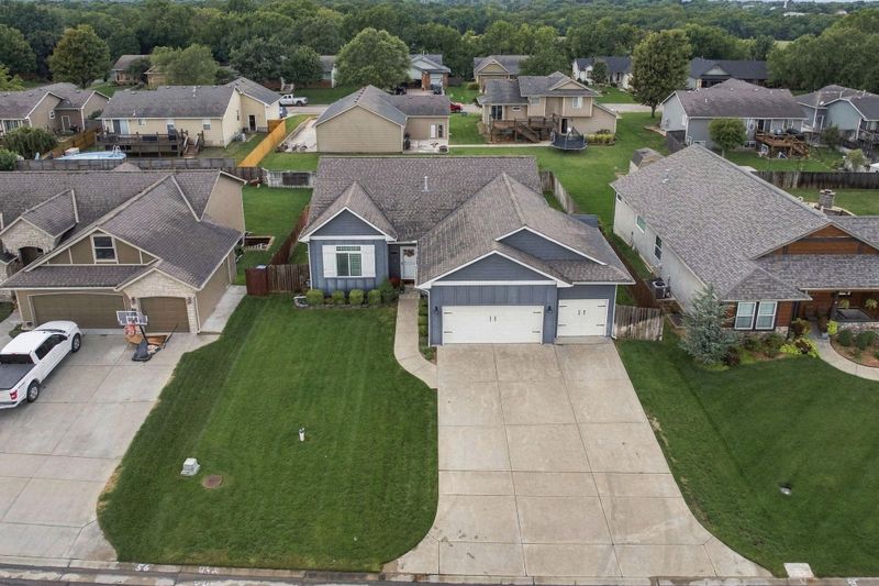 911 N Trail Drive Cir, Mulvane, KS 67110