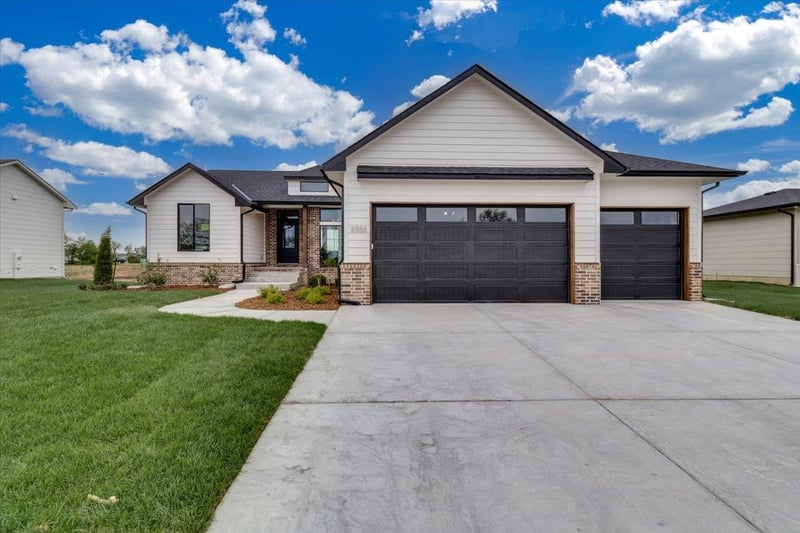 8988 E Bradford St, Wichita, KS 67210