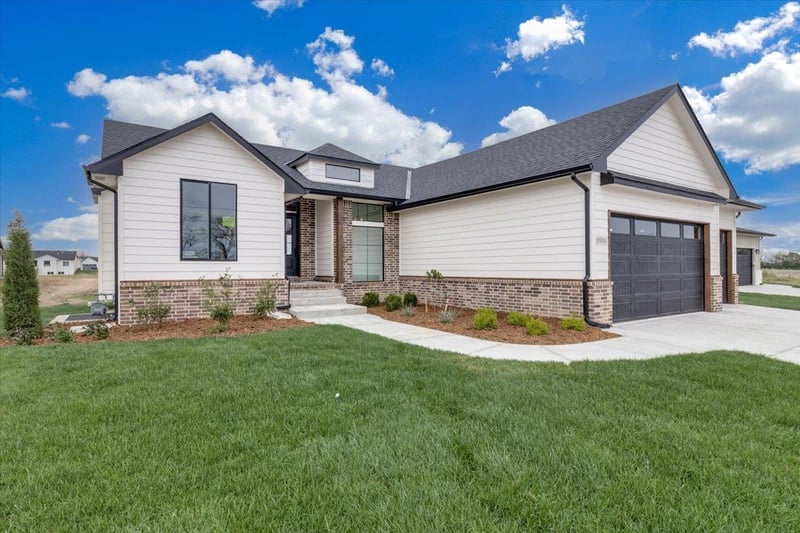 8988 E Bradford St, Wichita, KS 67210