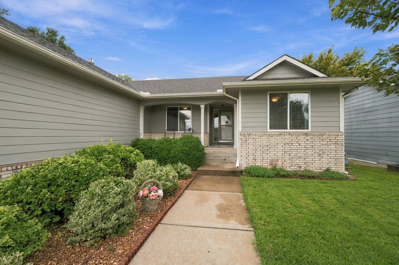 10701 W Lamp Cir, Wichita, KS 67215