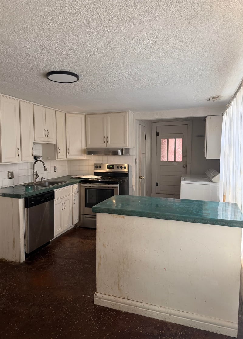 108 W Summit, Augusta, KS 67010