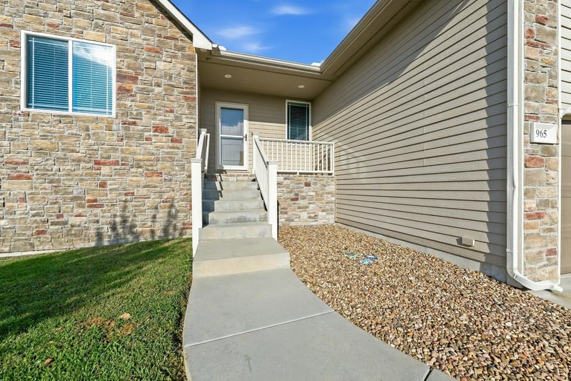 965 N Cedar Brook Cir, Mulvane, KS 67110