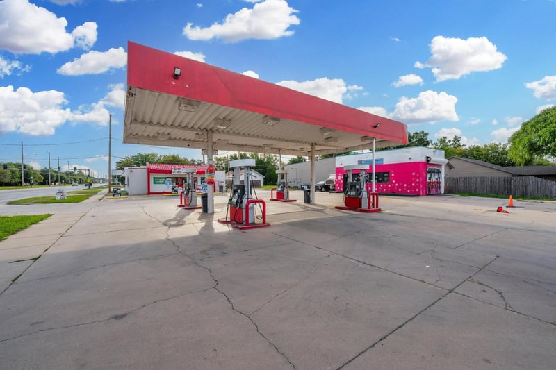 1205 E Pawnee St, Wichita, KS 67211