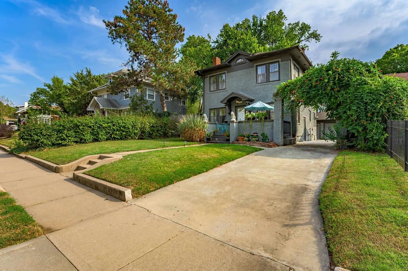 3907 E Douglas, Wichita, KS 67218