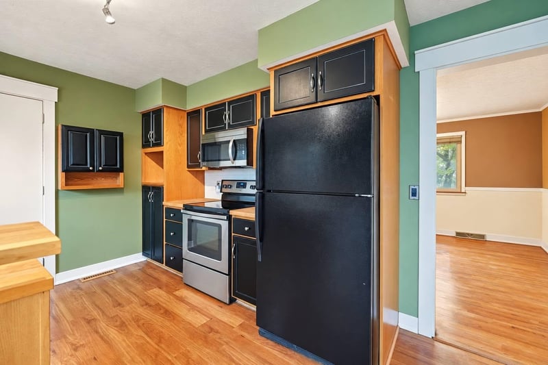 2424 Drake Pl, Salina, KS 67401