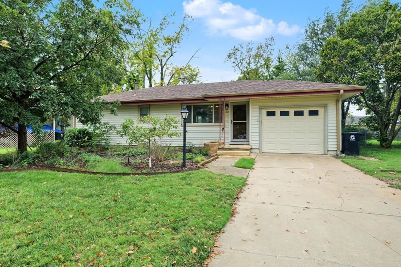 2424 Drake Pl, Salina, KS 67401